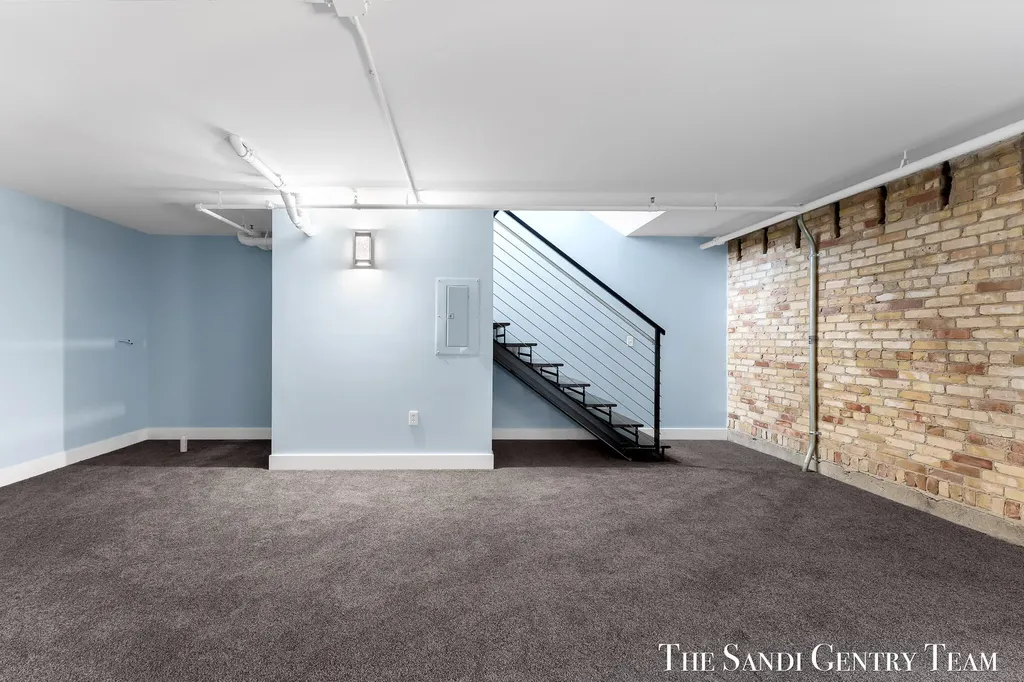 600 Broadway Avenue NW Grand Rapids City MI 49504