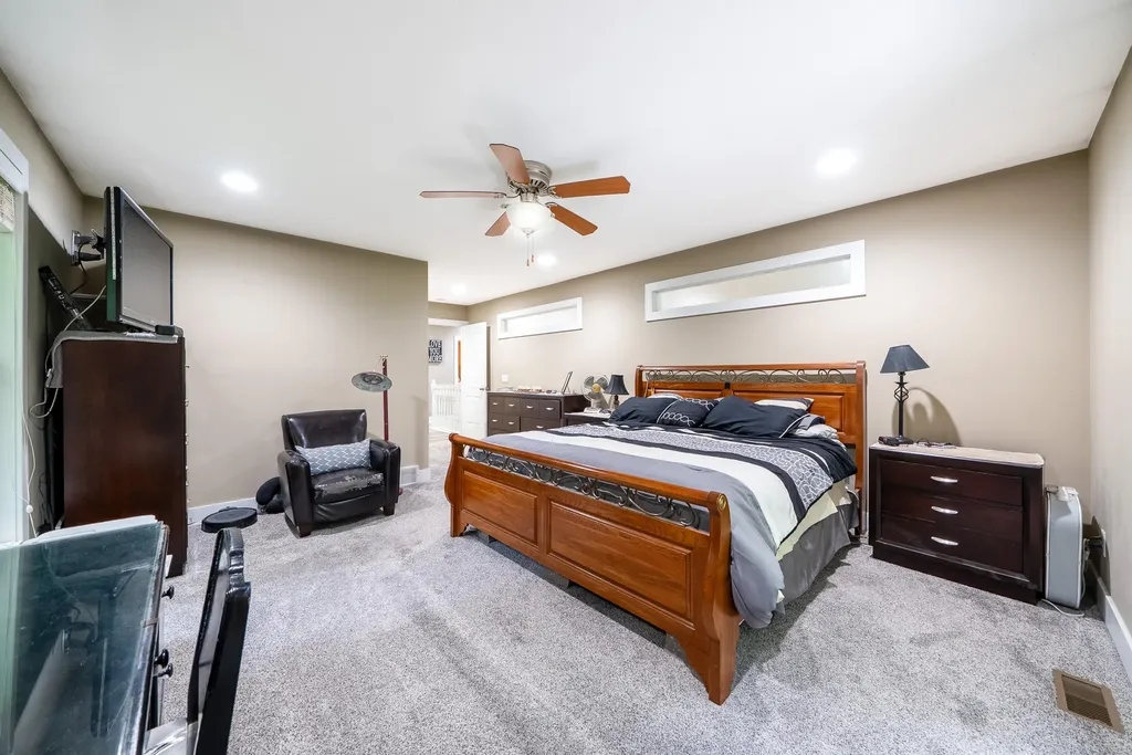 907 N Sandalwood Circle Norton Shores City MI 49441