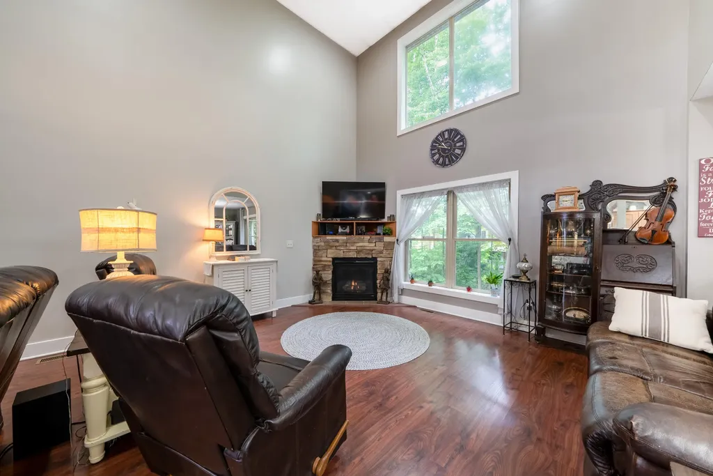 907 N Sandalwood Circle Norton Shores City MI 49441