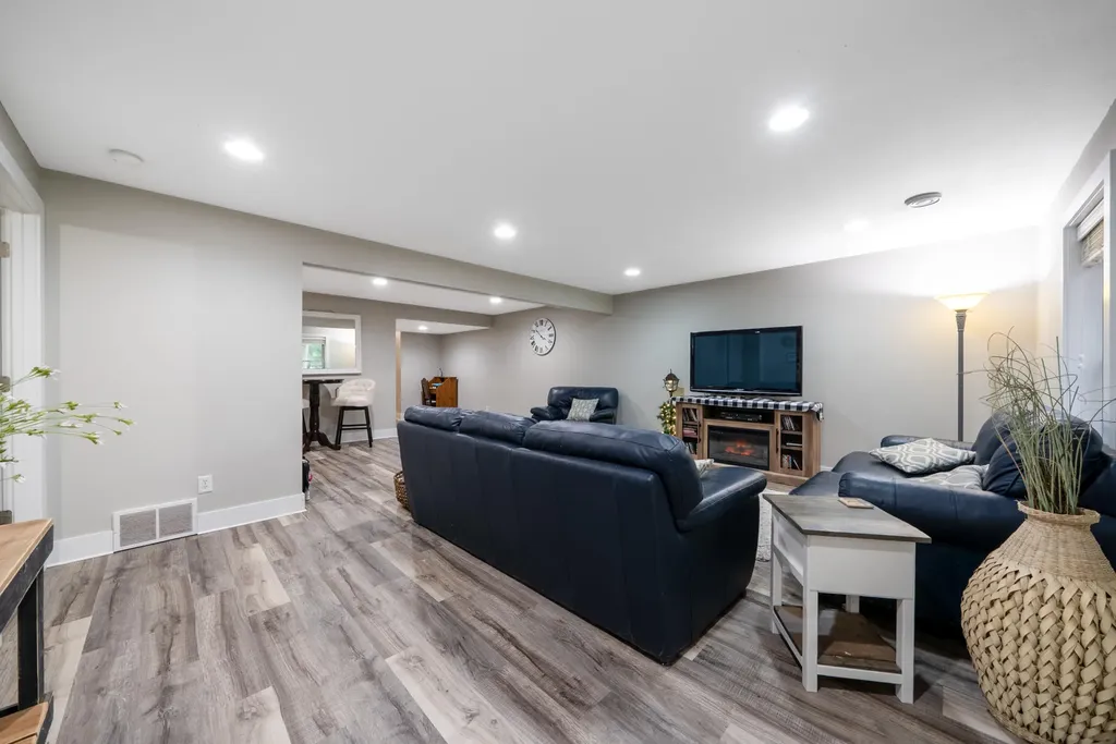 907 N Sandalwood Circle Norton Shores City MI 49441