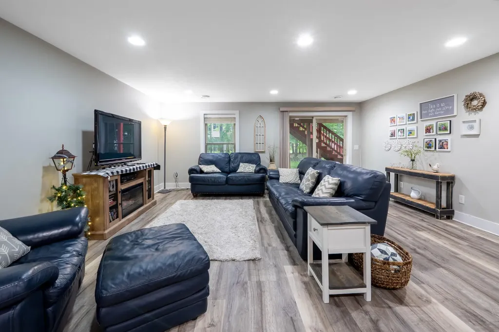 907 N Sandalwood Circle Norton Shores City MI 49441