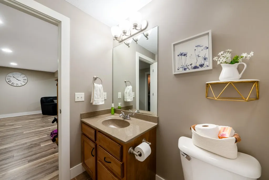 907 N Sandalwood Circle Norton Shores City MI 49441
