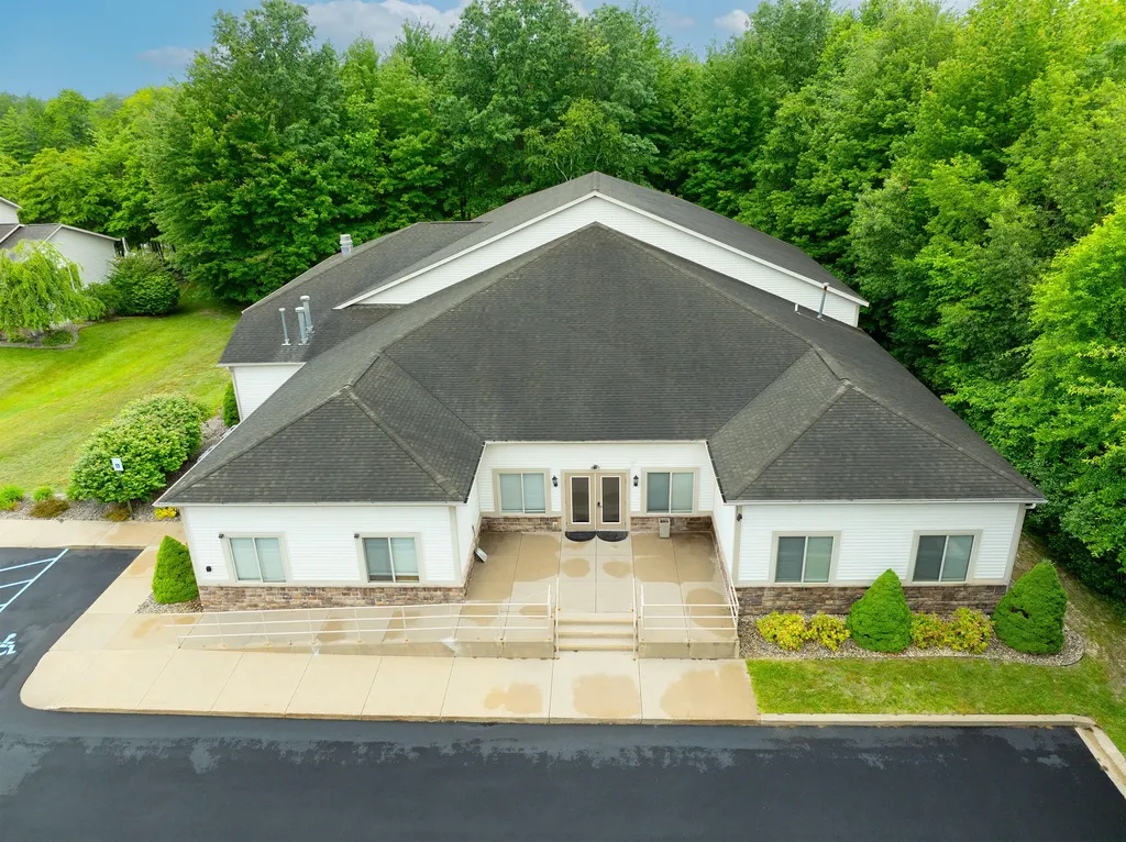 907 N Sandalwood Circle Norton Shores City MI 49441