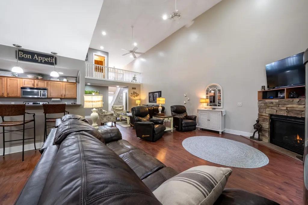 907 N Sandalwood Circle Norton Shores City MI 49441