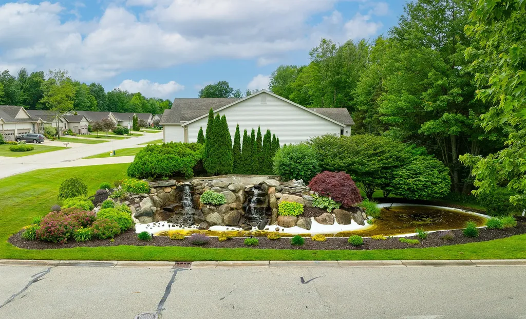 907 N Sandalwood Circle Norton Shores City MI 49441