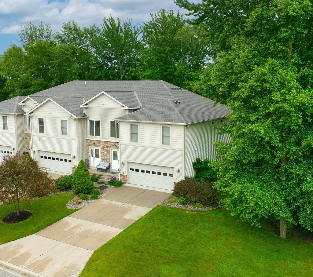 907 N Sandalwood Circle Norton Shores City MI 49441