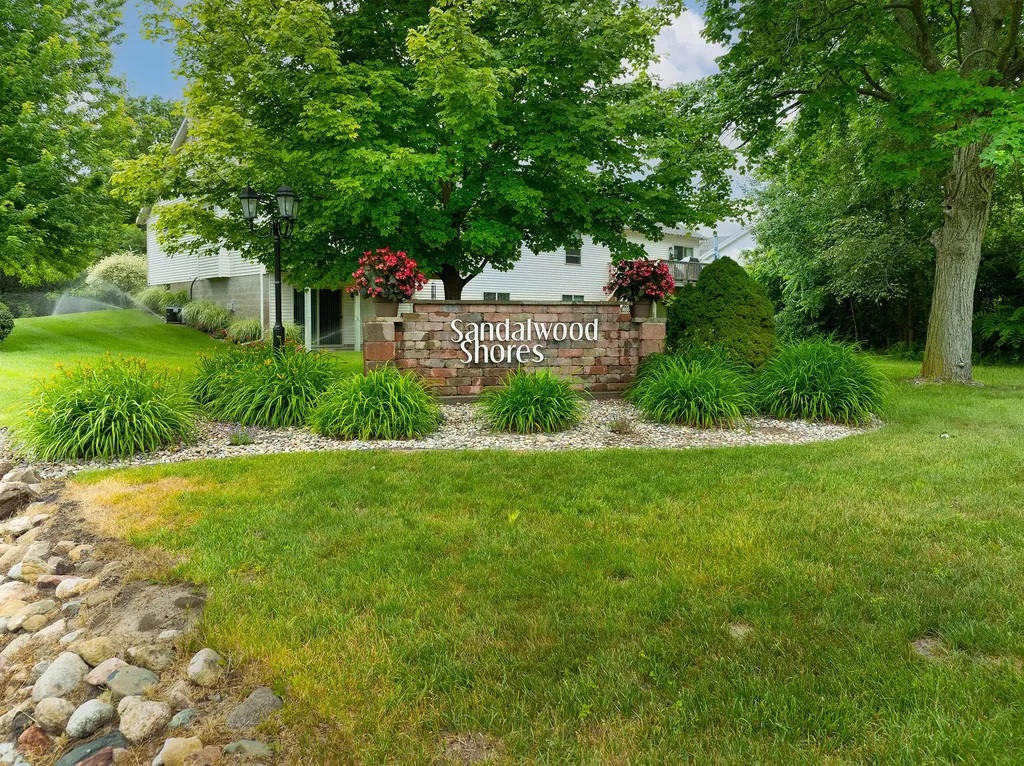 907 N Sandalwood Circle Norton Shores City MI 49441