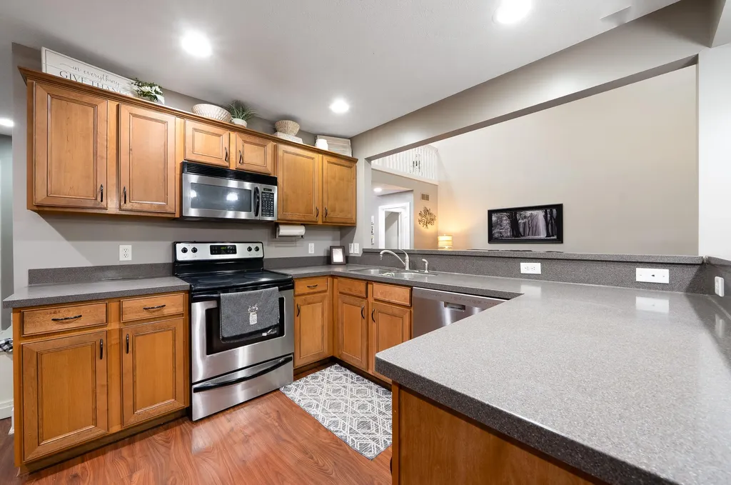 907 N Sandalwood Circle Norton Shores City MI 49441