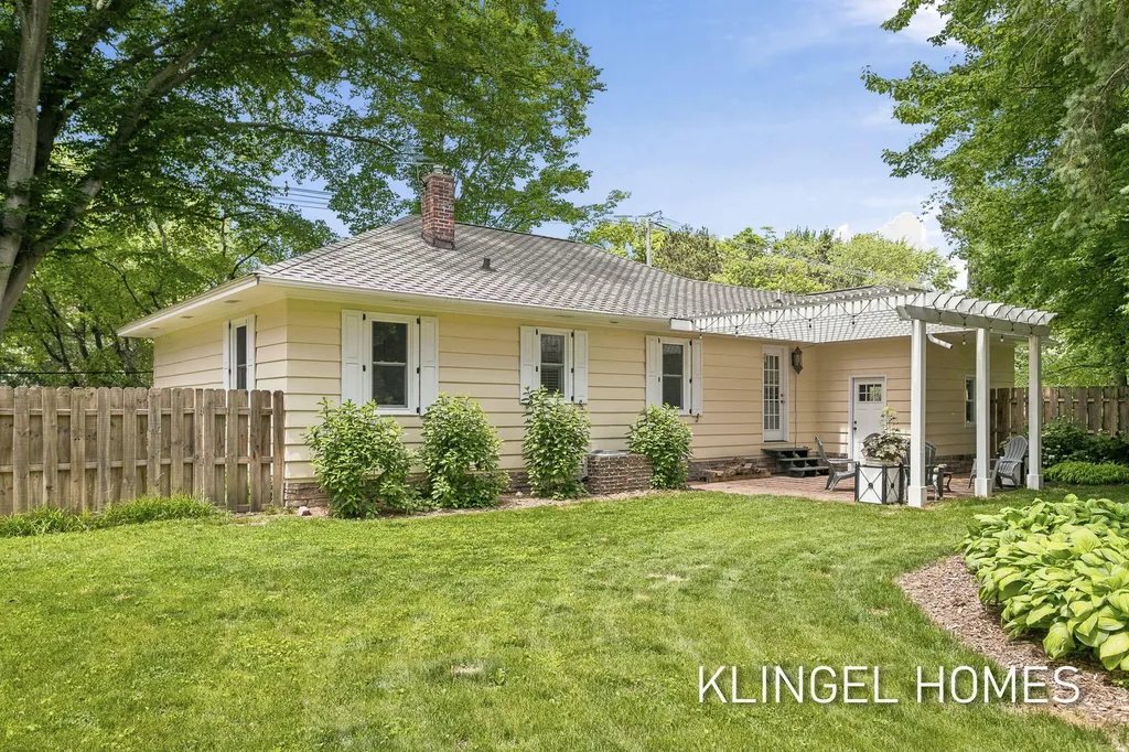 17586 168th Avenue Ferrysburg City MI 49456