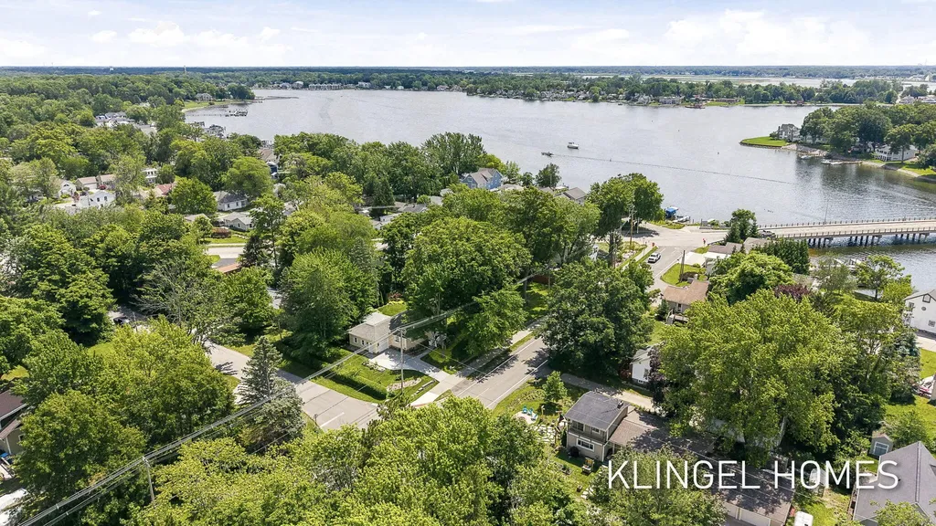 17586 168th Avenue Ferrysburg City MI 49456
