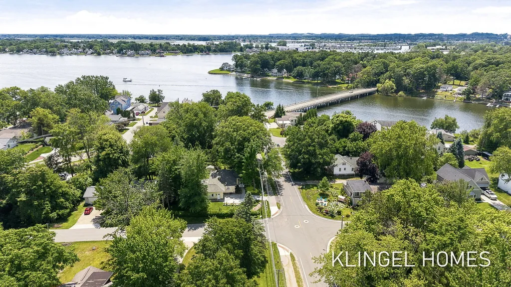 17586 168th Avenue Ferrysburg City MI 49456