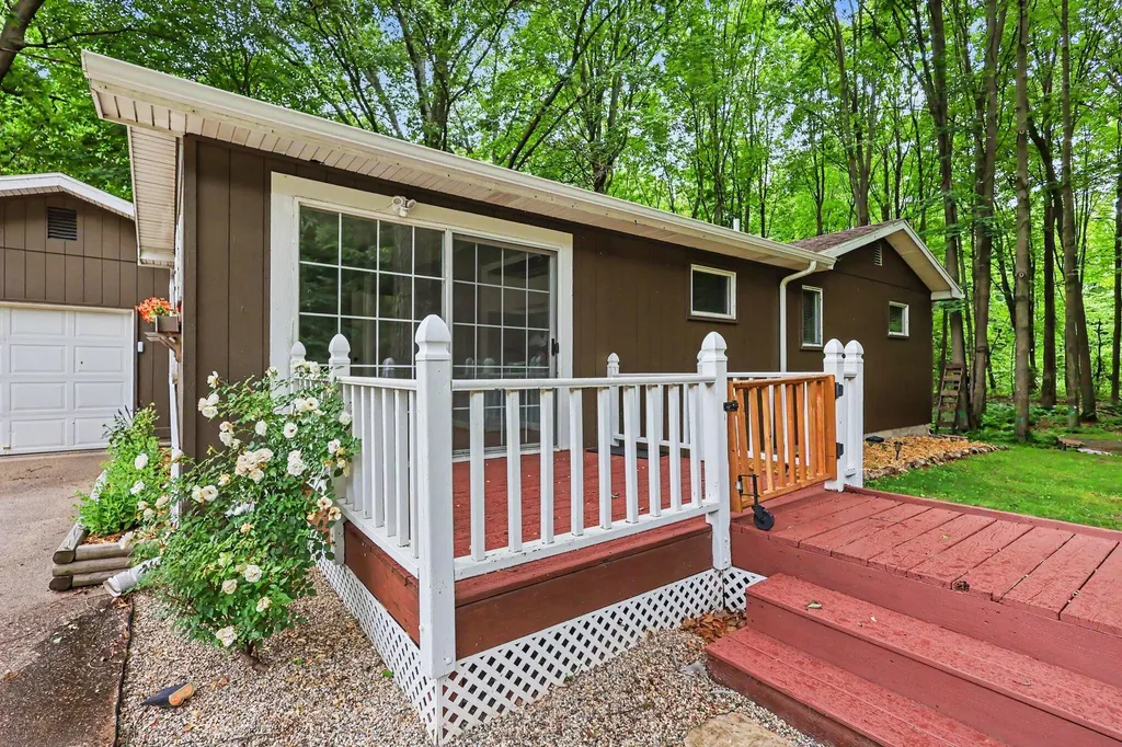17700 Thornapple Drive Ferrysburg City MI 49456