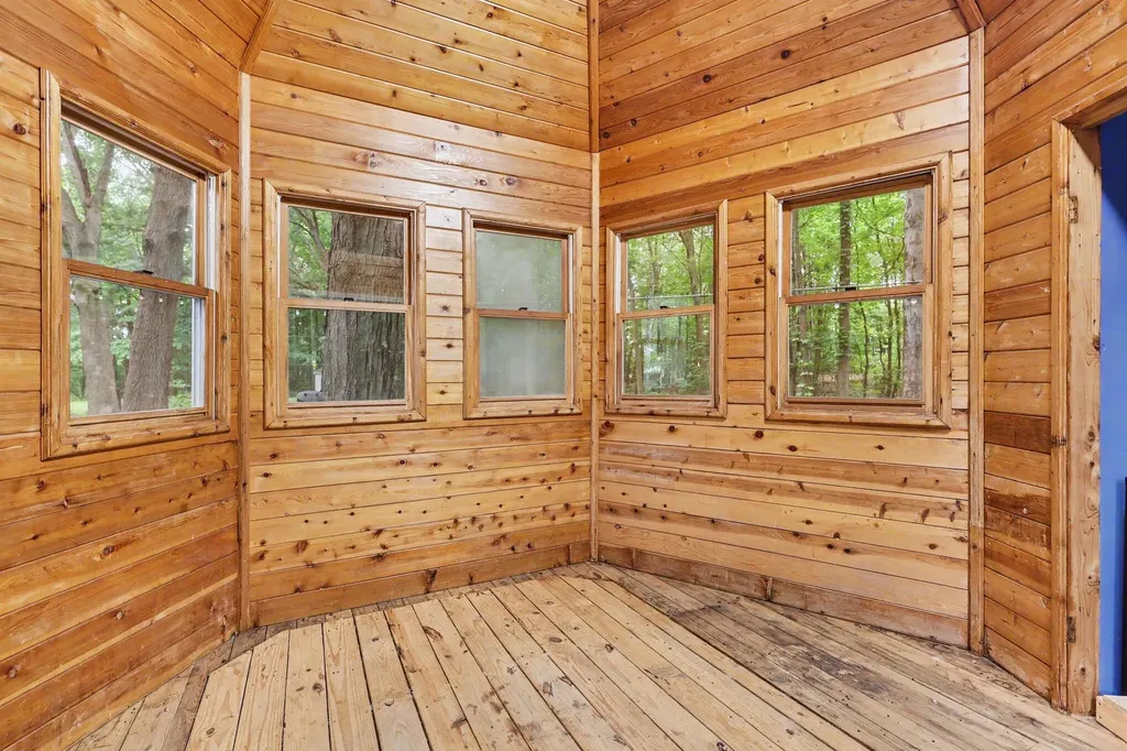 17700 Thornapple Drive Ferrysburg City MI 49456