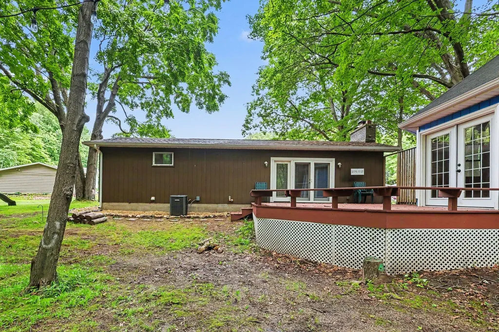 17700 Thornapple Drive Ferrysburg City MI 49456