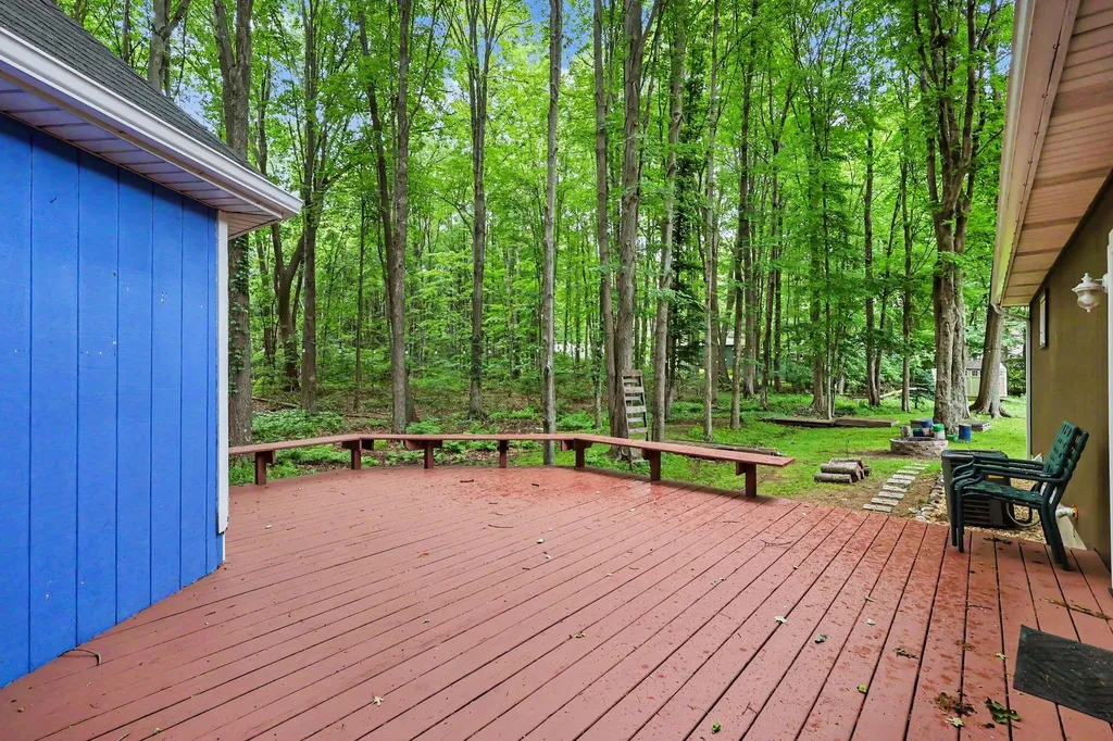 17700 Thornapple Drive Ferrysburg City MI 49456