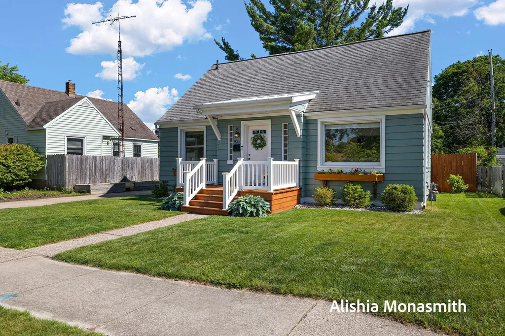 938 Colfax Avenue Grand Haven City MI 49417