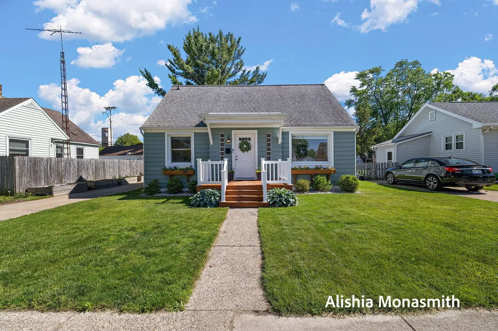 938 Colfax Avenue Grand Haven City MI 49417