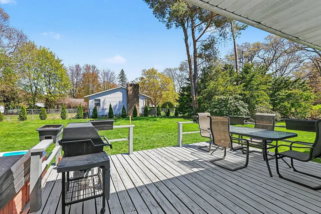 16224 Pinewood Avenue Spring Lake Township MI 49456