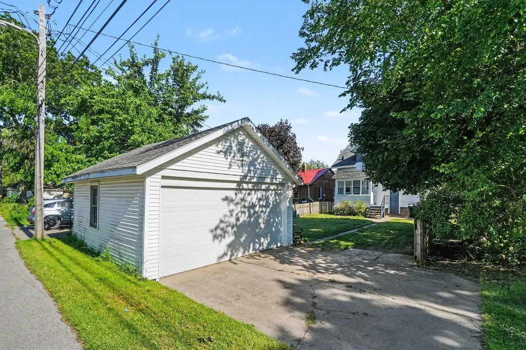 333 W 17th Street Holland City MI 49423