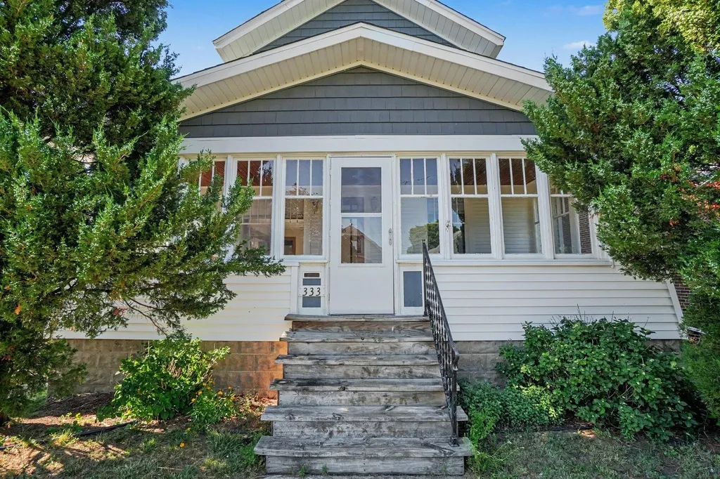 333 W 17th Street Holland City MI 49423