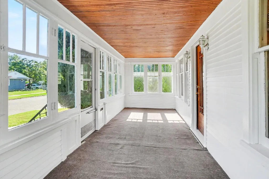 333 W 17th Street Holland City MI 49423