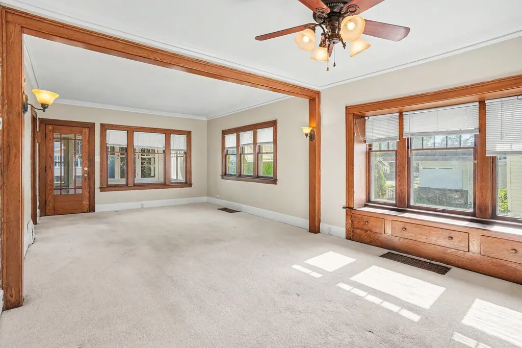 333 W 17th Street Holland City MI 49423