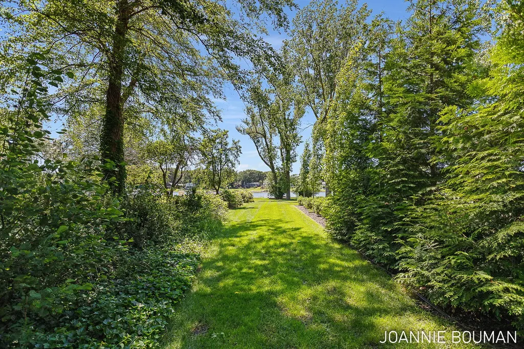 792 Pine Bay Avenue Park Township MI 49424