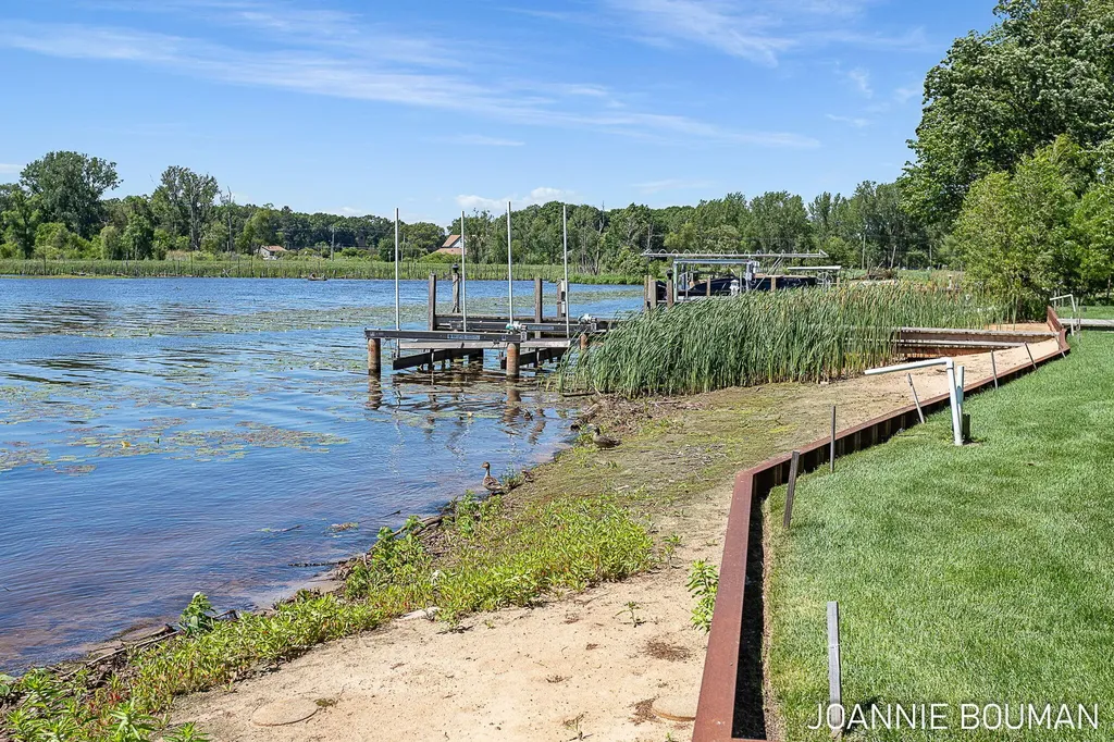 792 Pine Bay Avenue Park Township MI 49424