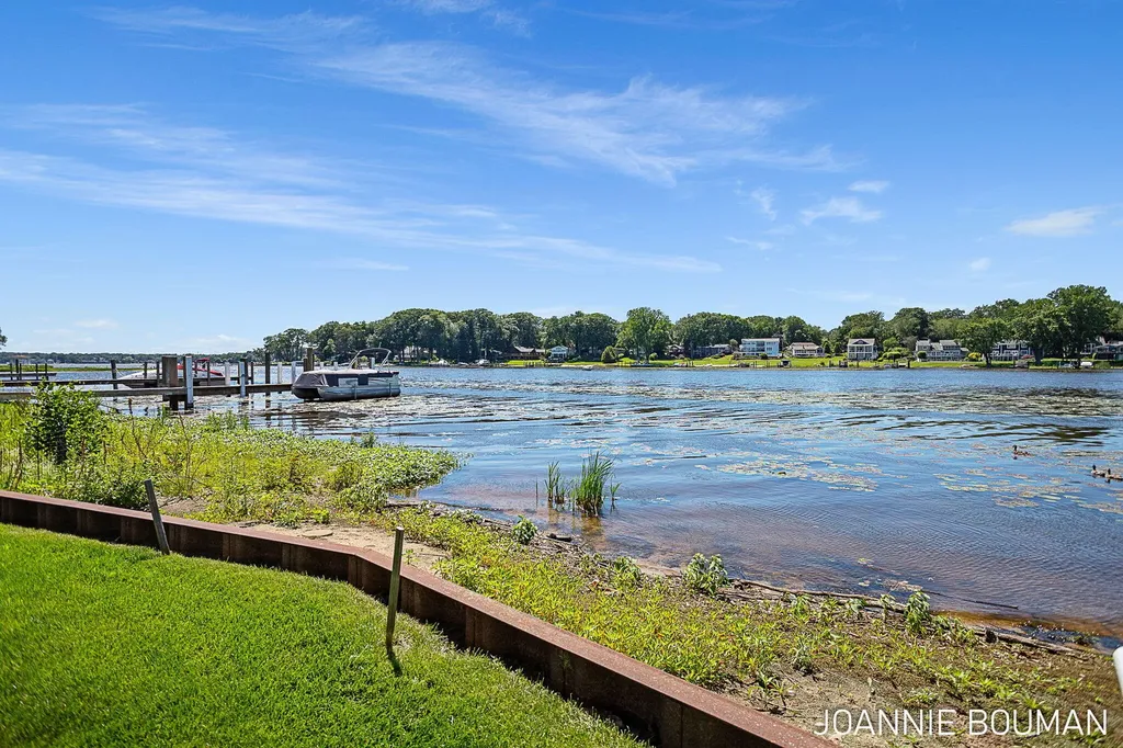 792 Pine Bay Avenue Park Township MI 49424