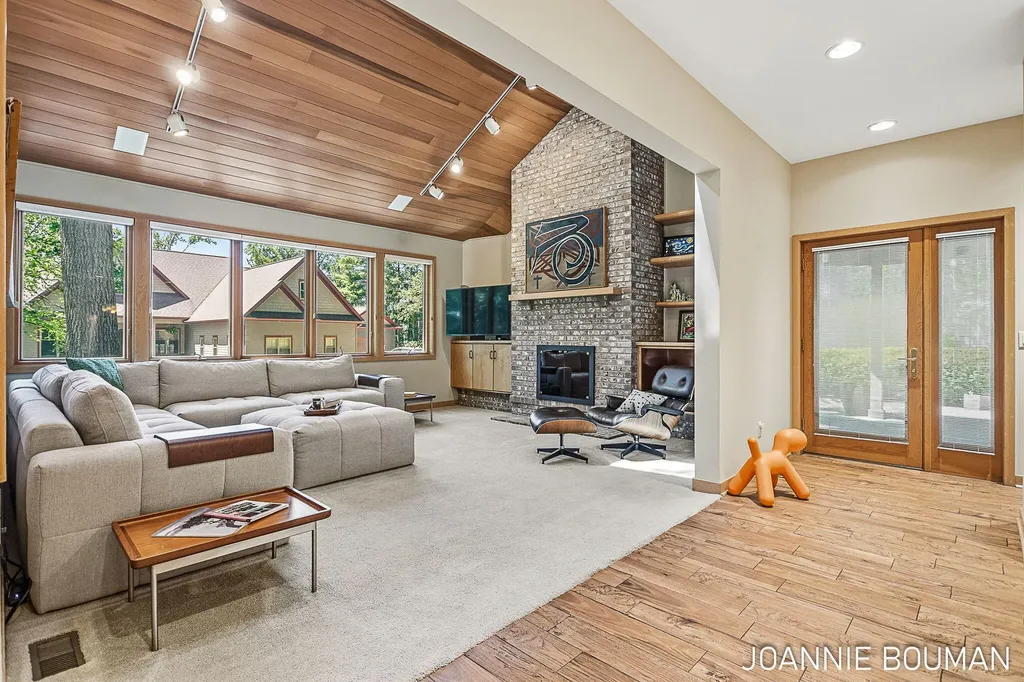 792 Pine Bay Avenue Park Township MI 49424