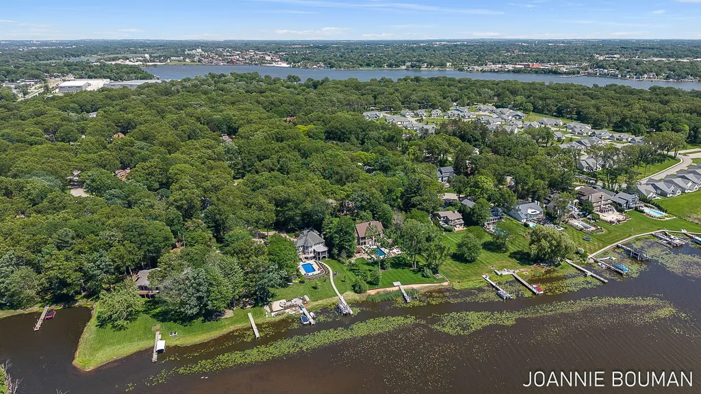 792 Pine Bay Avenue Park Township MI 49424