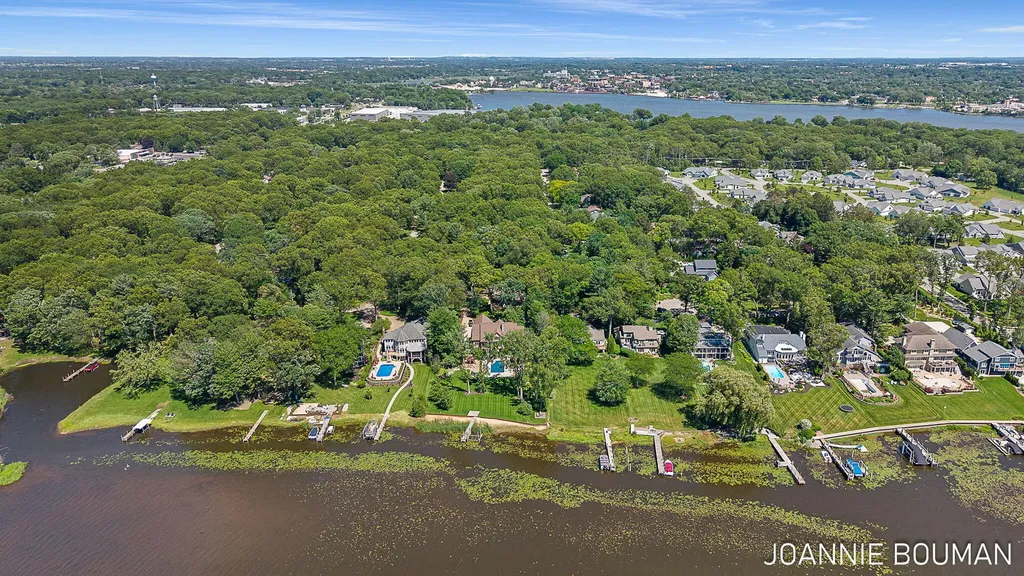 792 Pine Bay Avenue Park Township MI 49424
