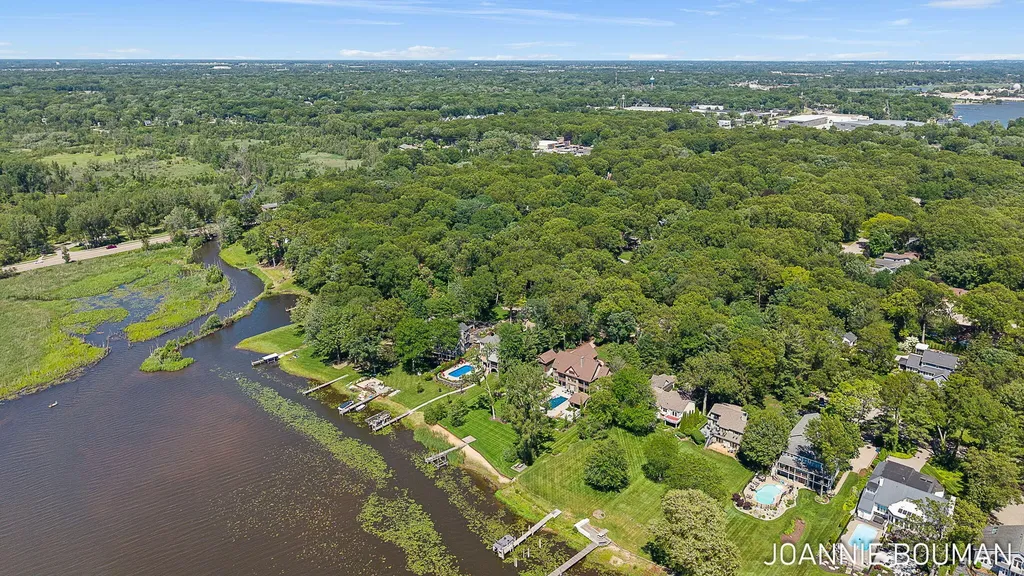 792 Pine Bay Avenue Park Township MI 49424