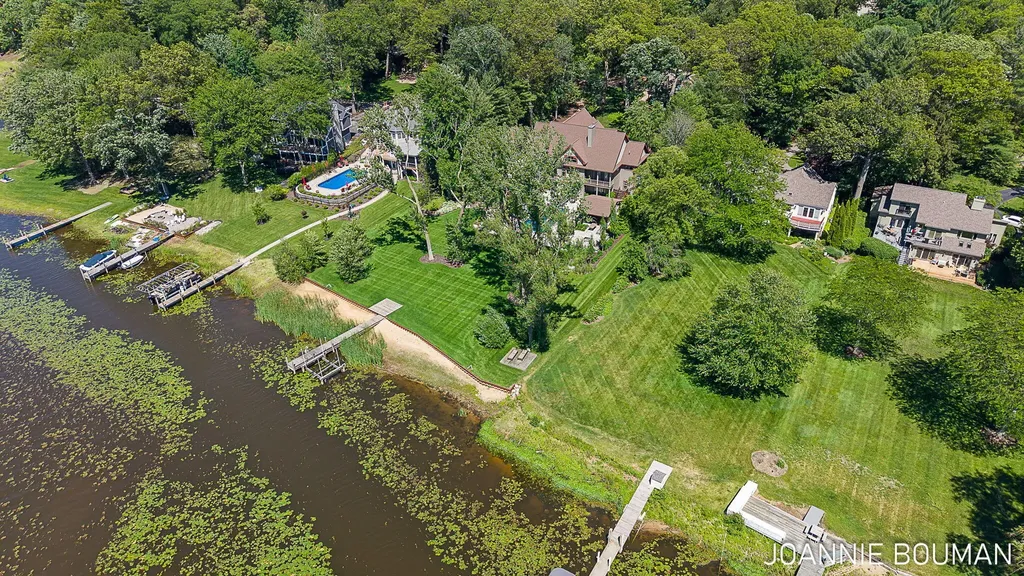 792 Pine Bay Avenue Park Township MI 49424