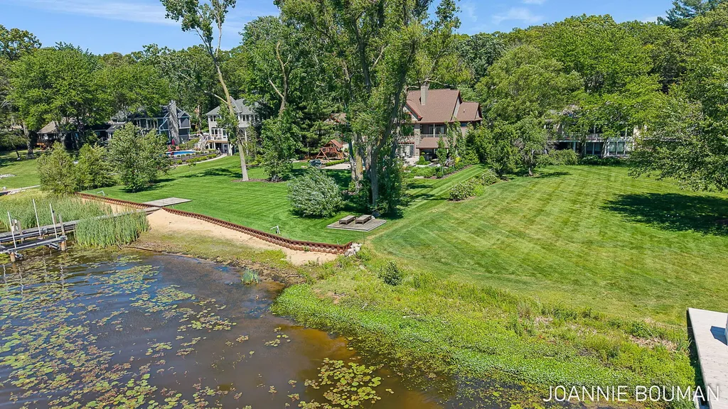 792 Pine Bay Avenue Park Township MI 49424