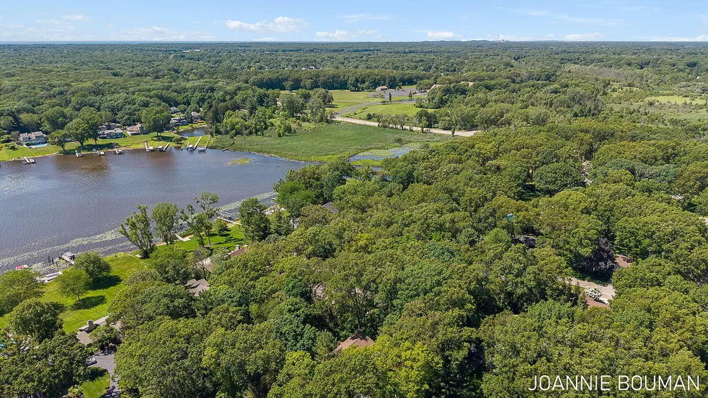 792 Pine Bay Avenue Park Township MI 49424