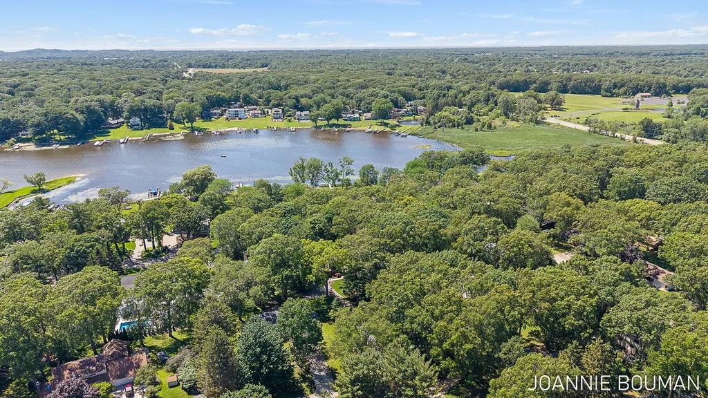 792 Pine Bay Avenue Park Township MI 49424