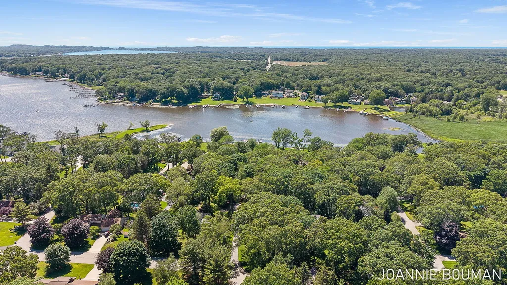 792 Pine Bay Avenue Park Township MI 49424