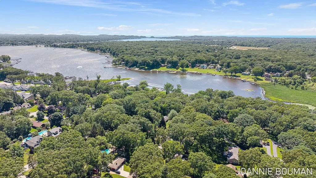 792 Pine Bay Avenue Park Township MI 49424