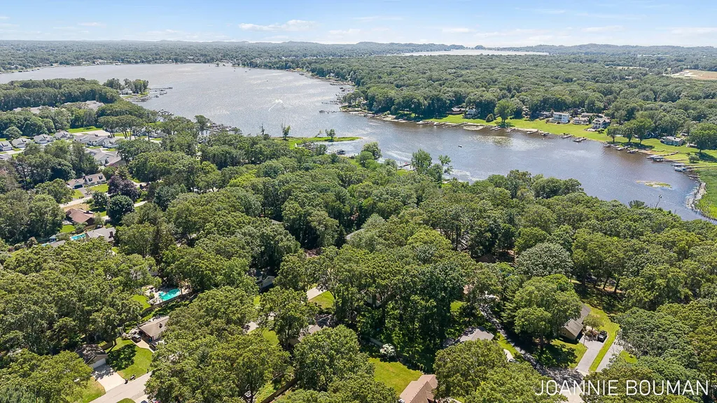 792 Pine Bay Avenue Park Township MI 49424