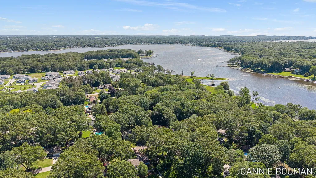 792 Pine Bay Avenue Park Township MI 49424