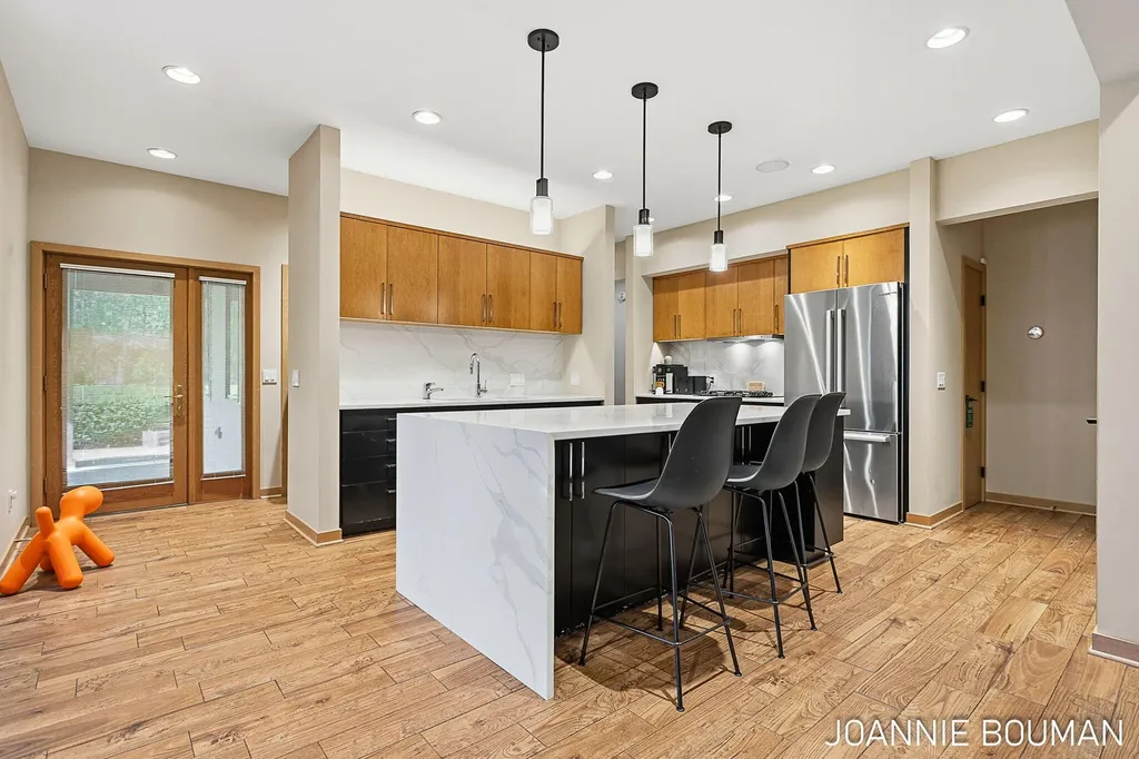 792 Pine Bay Avenue Park Township MI 49424