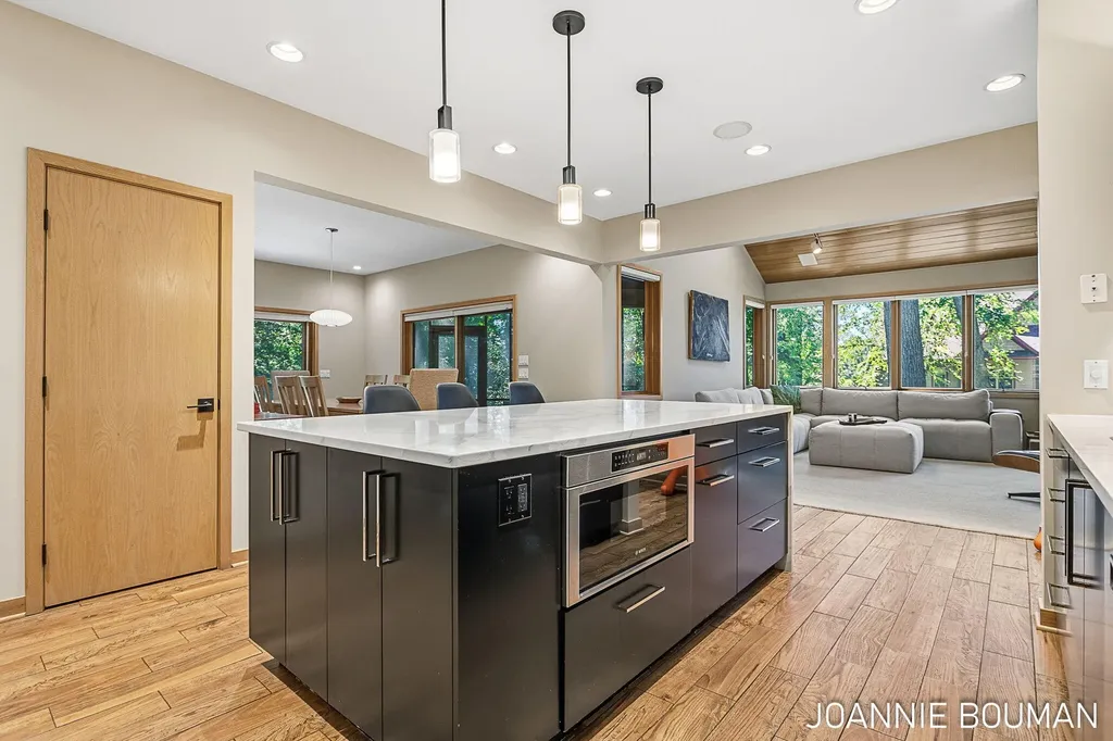 792 Pine Bay Avenue Park Township MI 49424