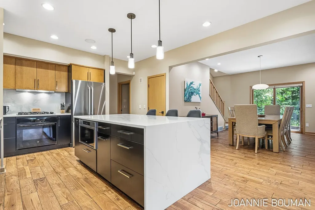 792 Pine Bay Avenue Park Township MI 49424