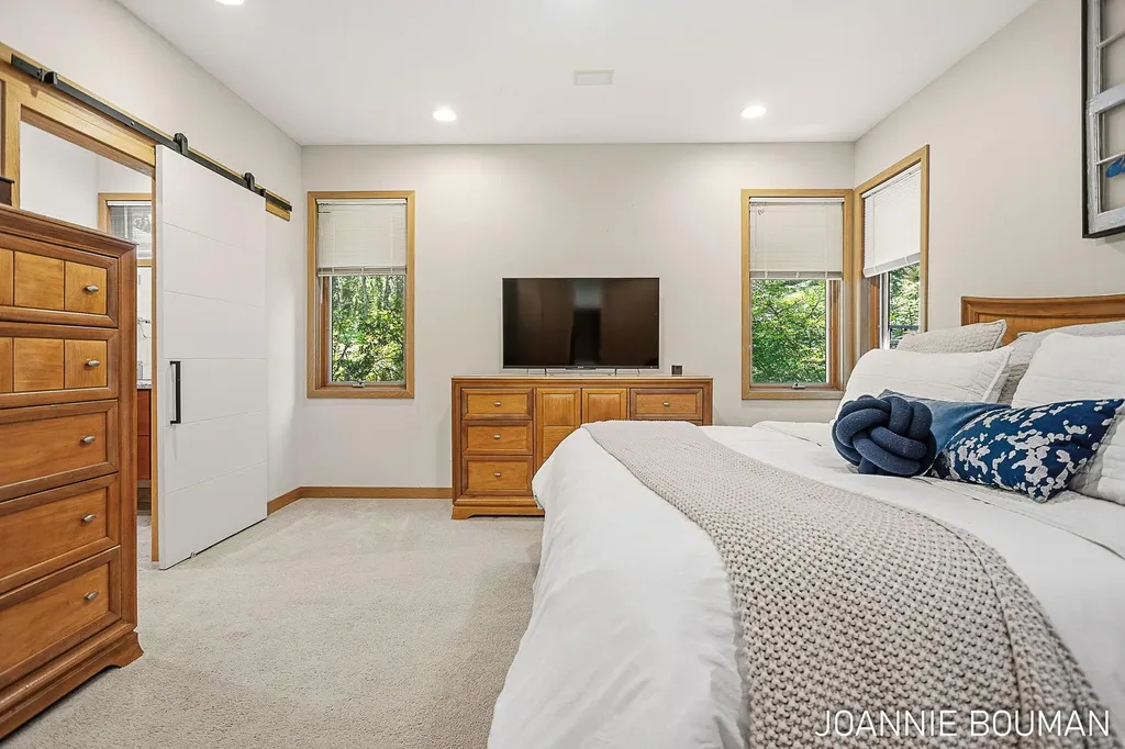 792 Pine Bay Avenue Park Township MI 49424