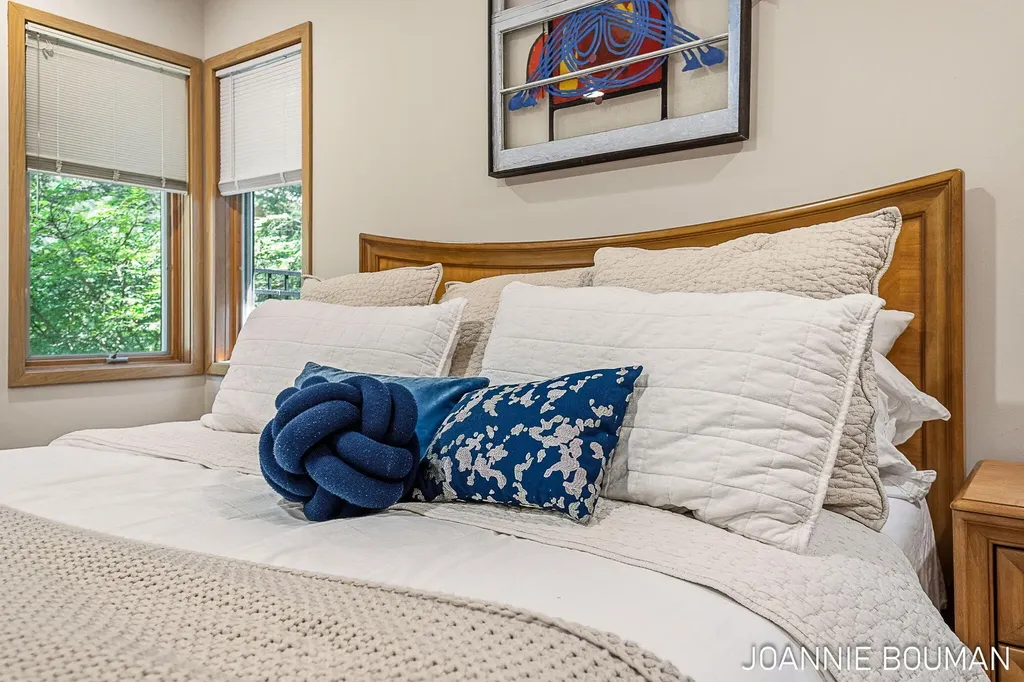 792 Pine Bay Avenue Park Township MI 49424