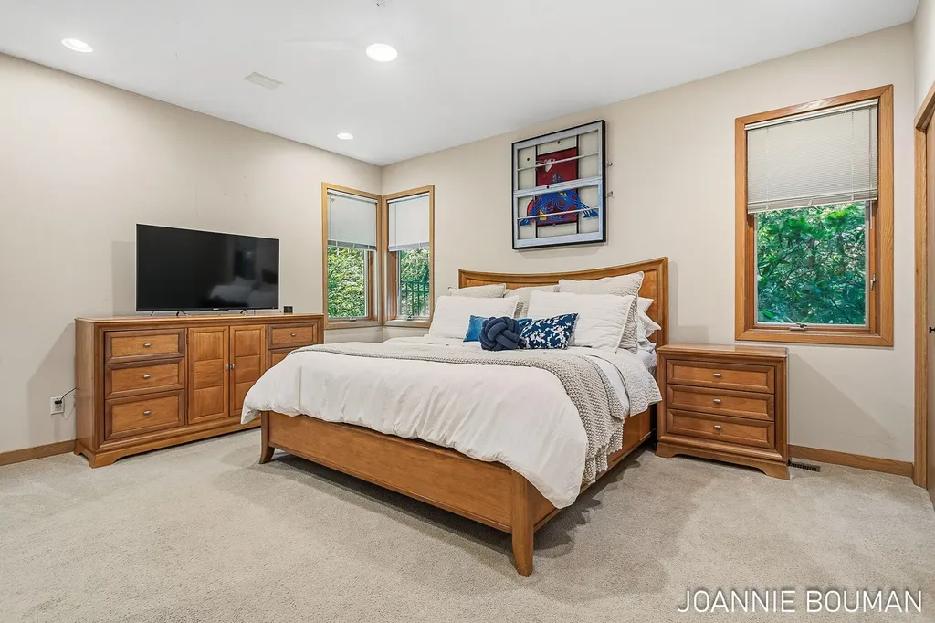 792 Pine Bay Avenue Park Township MI 49424