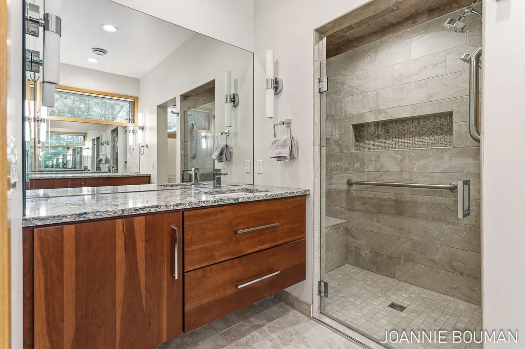 792 Pine Bay Avenue Park Township MI 49424