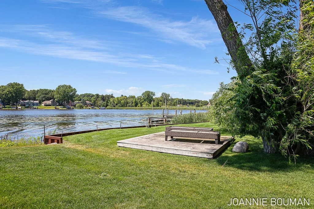 792 Pine Bay Avenue Park Township MI 49424