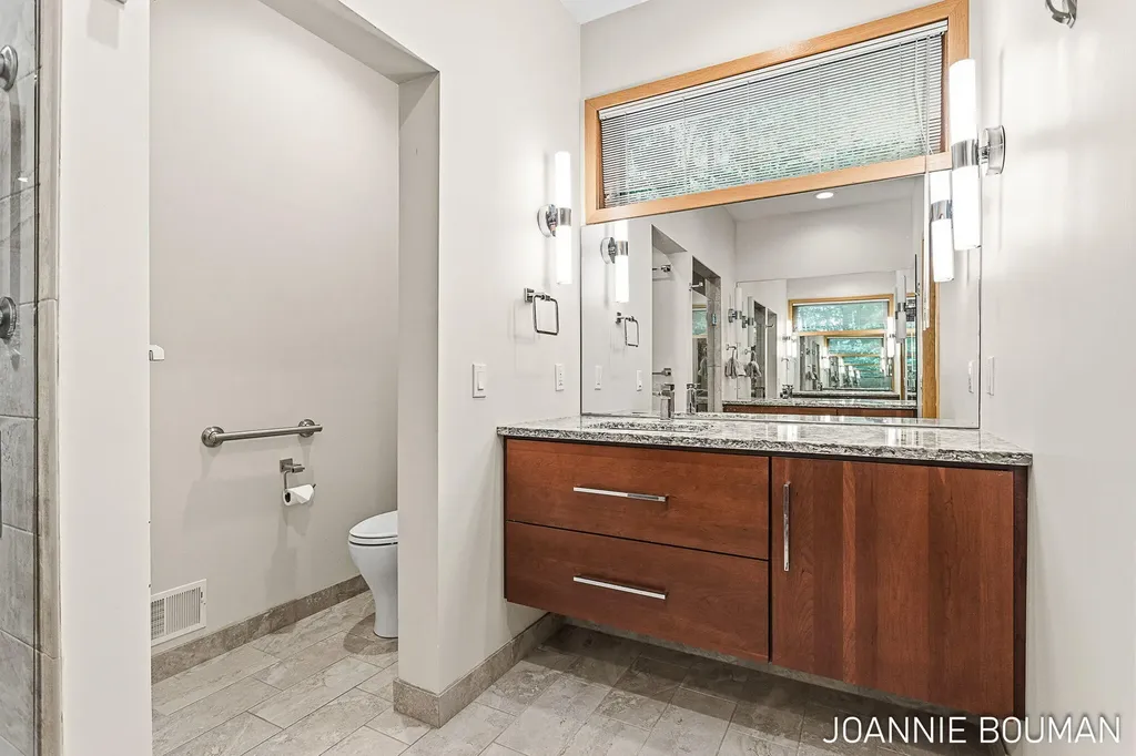 792 Pine Bay Avenue Park Township MI 49424